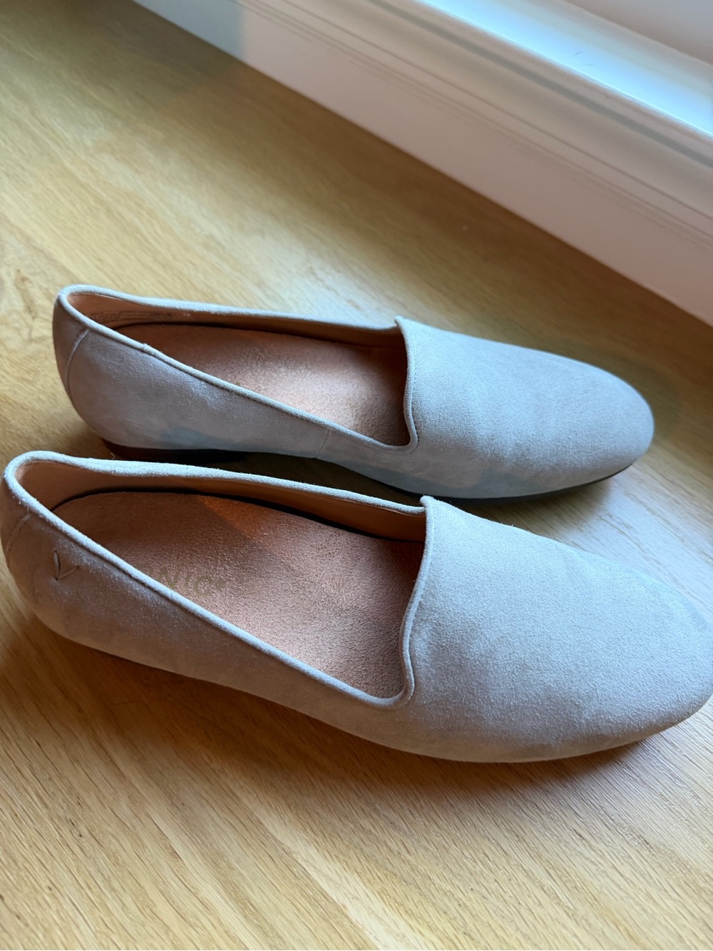 Vionic Willa suede flat